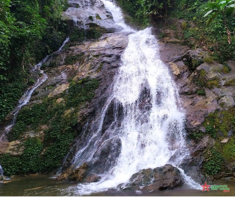 Khám phá vẻ đẹp hoang sơ của thác Phạ Phân